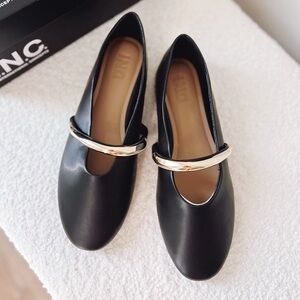 INC International Concepts $70 msrp NEW IN BOX SZ 8 RAHMI Flats with Gold Bar